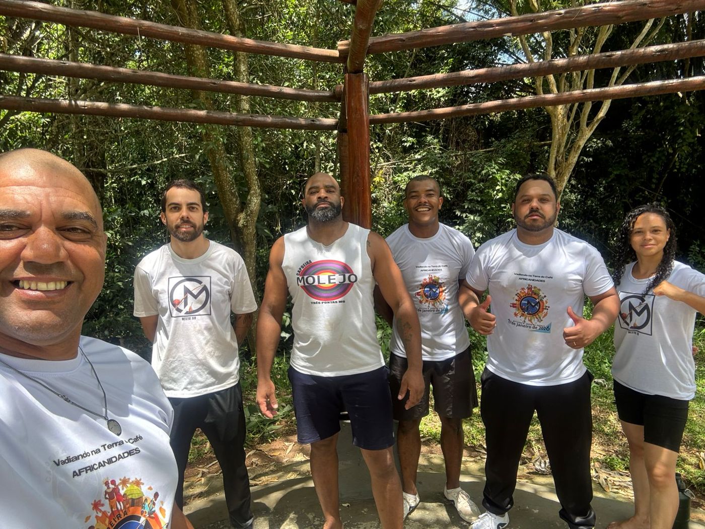 Capoeiristas no Parque Vale do Sol em uma manhã de domingo